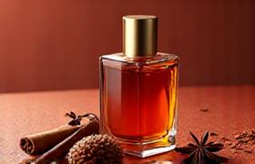 Flacon de parfum avec des épices et des notes chaudes pour la famille Orientale