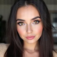 Client photo d'un makeup des yeux réussi